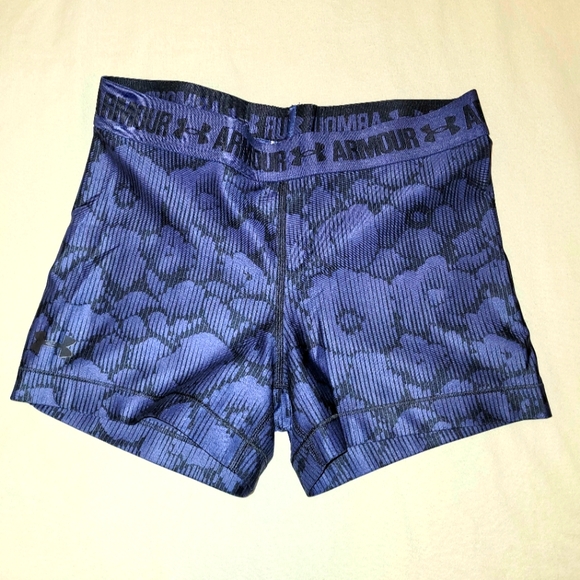 Under Armour workout shorts - Picture 2 of 3